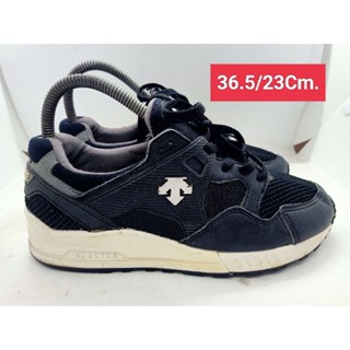 Descente Size 36.5 ยาว 23 cm. รองเท้ามือสอง ใส่ แฟชั่น เที่ยว ทำงาน ลำลอง