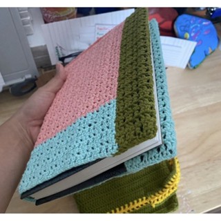 ปกหนังสือไหมพรม handmade crochet book cover