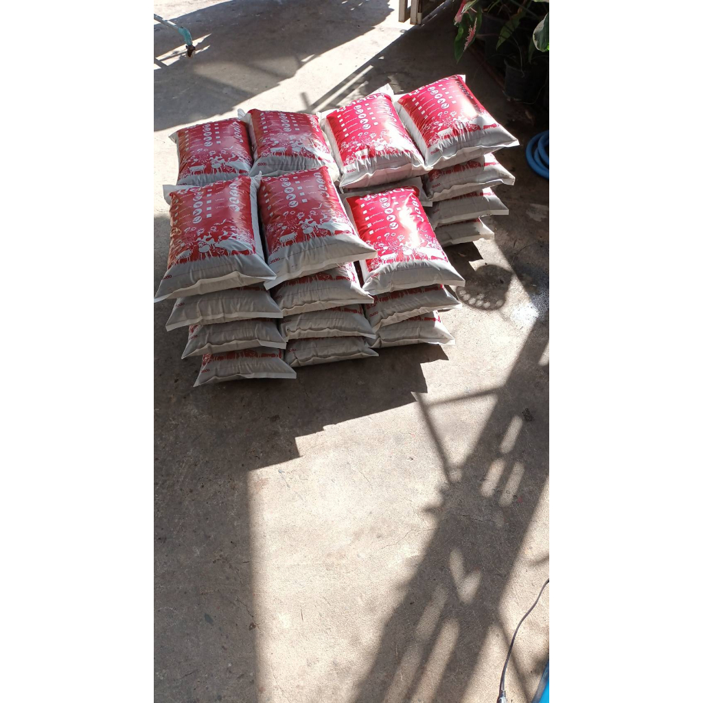 ปุ๋ยคอกมูลวัวจากคอกธรรมชาติ น้ำหนักโดยประมาณ 1 กก