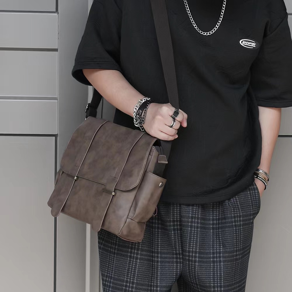 กระเป๋าสะพายข้าง ผู้ชาย หล่อเท่ห์ Handsome Crossbody bag กระเป๋าสะพายพาดลำตัว รุ่น W2642 ราคา ถูกที่สุด ดีลบีเคเค แกลเลอรีภาพที่ 2