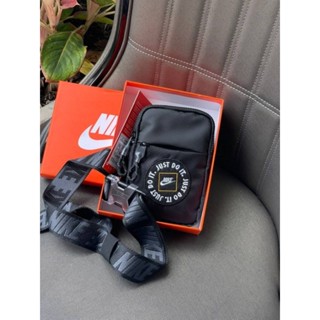 🌇🌇@850.-🔥🔥TOMORROWLAND SALE 9 %+🛒ส่งฟรี EMS🛒🔥🔥💯Nike Sportswear Essentials (DC7359)