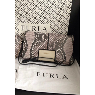 สภาพดีมาก Furla clutch &amp; crossbody bag