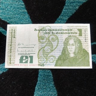 ธนบัตร Ireland 1 Pound 1977 ผ่านใช้ สภาพดี