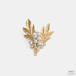 Golden of Leaf and Pearl Brooch-เข็มกลัดใบไม้สีทอง