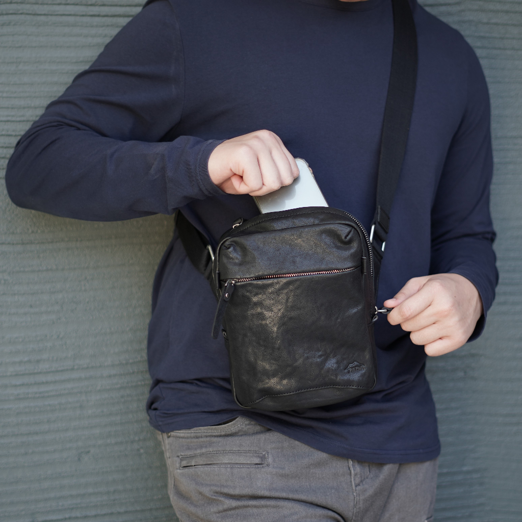 กระเป๋าหนังผู้ชาย /กระเป๋าหนังคาดอกผู้ชาย สีดำ รุ่น B-BK-788