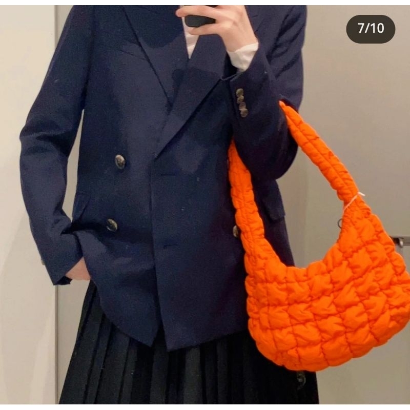 กระเป๋า​ cos สุดฮิต​ สภาพ​สวยส่งต่อราคา 2500 บาท