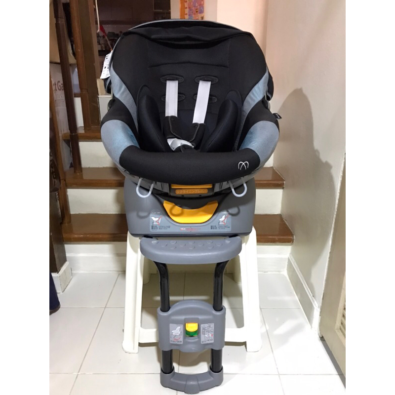 คาร์ซีท Car seat สีดำ Carmate ยี่ห้อ Ailebebe มือสองญี่ปุ่น (สภาพ 95%) คัดพิเศษ มีม่านบังแดด ปรับได้ 3 ระดับ หมุนได้ 360