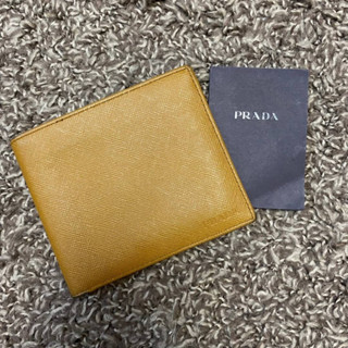 [มือสอง] กระเป๋าสตางค์ PRADA หนัง Saffiano สีน้ำตาลทอง