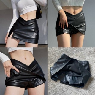 Black leather Skorts กระโปรงหนังสุดเซ็กซี่ แซ่บที่สุด💯 เป็นซับในกางเกงค่ะ ซิปด้านข้าง งานสวย งานดีมากค่า