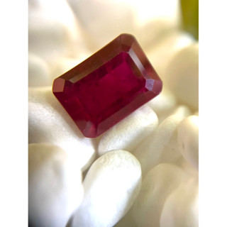 พลอยอัดชาตั้มรูบี้ สีแดง สี่เหลี่ยม ขายเป็นเเม็ด. ขนาด 5X7mm-8X10mm. Synthetic Chatham Ruby (Corundum) Octagon Shape.