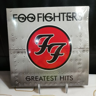 แผ่นเสียง Foo Fighters : Greatest Hits (2LP) รวมเพลงดังมามาย 16 เพลง เป็นแผ่น EU มือสองแกะเปิด test สภาพปก/แผ่น NM/NM