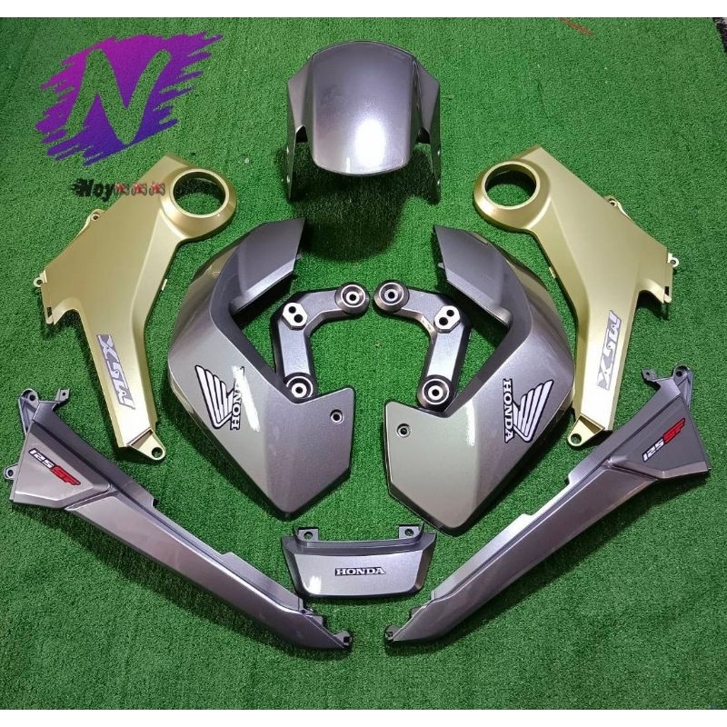 ชุดสี MSX 125ตัวเก่า ปี2012-2015 มีทั้งหมด 10ชิ้นลูกค้าสามารถเลือกสีและลายสติ๊กเกอร์ได้ตามต้องการทัก