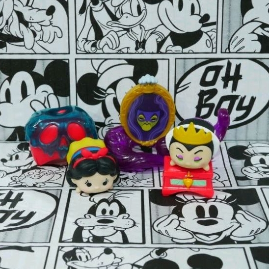 ขาย Tsum Tsum Mystery Pack series คู่ Snow White & Evil Queen ตั้งโชว์ สภาพดี ของแท้ พร้อมส่ง Disney
