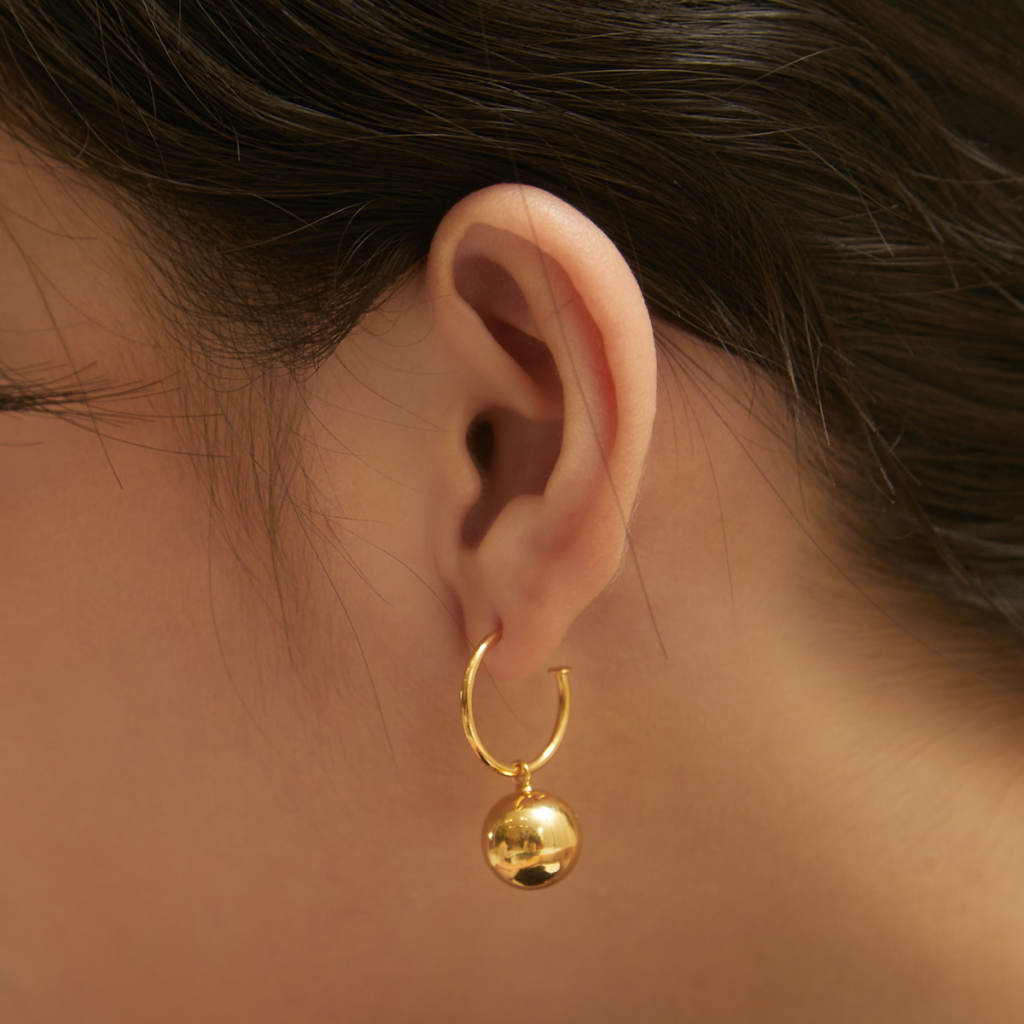 MORE - Bubble hanging earrings Medium ต่างหูพร้อมจี้ถอดได้ Bubble ขนาดกลาง (set 1 คู่)
