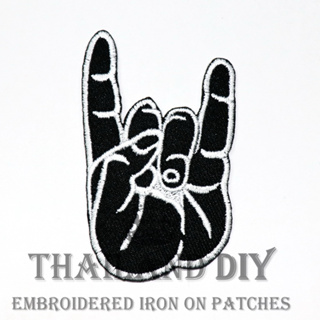 ตัวรีดติดเสื้อ ลายสัญลักษณ์นิ้วมือ มือ ร็อคเกอร์ รัก สันติ Rock Love Hand Sign Patch งานปัก DIY WOP ตัวรีด อาร์มติดเสื้อ