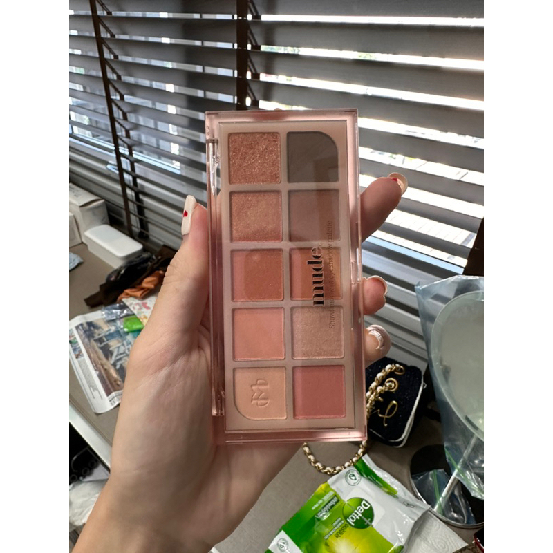 mude shawl moment eyeshadow palette 03