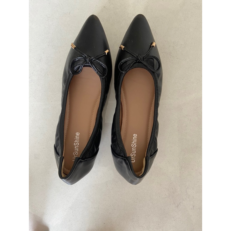 รองเท้าแฟลตสีดำรุ่น LOLA ของ im cutesauceใหม่ ไซส์ 40 เท้า38 ใส่ดี