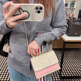 📮(พร้อมส่ง) สีสวย ทูโทนค่ะ 👜🎁สีน้ำตาลอ่อน /ชมพู สวย น่ารักก็มากก💗💗NEW COACH Mini Klare Crossbody In Signature Canvas
