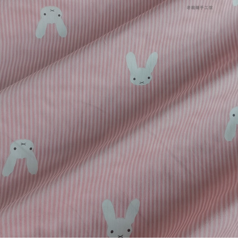 ผ้าคอตตอน 100% ทอทวิล หน้ากว้าง1.6 เมตร ตัดขายเป็นเมตร พิมพ์ลายกระต่าย ลายหมี