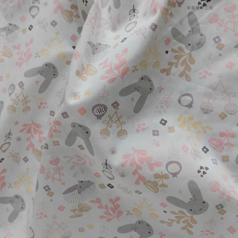 ผ้าคอตตอน 100% ทอทวิล หน้ากว้าง1.6 เมตร ตัดขายเป็นเมตร พิมพ์ลายกระต่าย ลายหมี