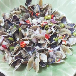หอยเสียบดองน้ำปลา รสเค็มหวาน ( บรรจุ 220 กรัม) ดองด้วยน้ำปลาอย่างดี กลิ่นหอม รสเค็มหวานกลมกล่อม ไม่เค็มเกิน