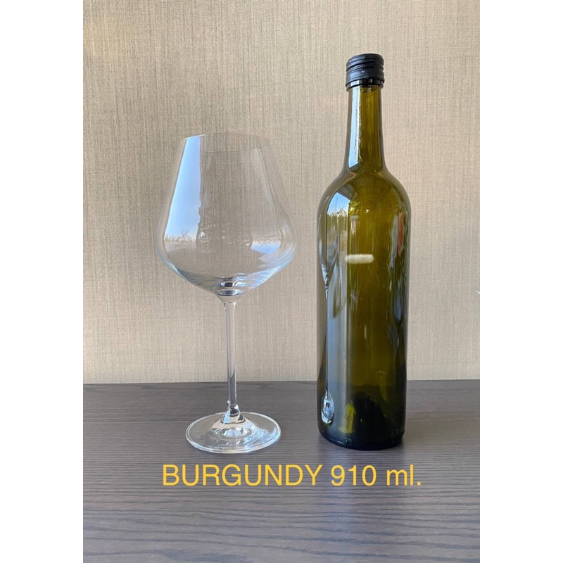 Lucaris Hongkong Hip Burgundy 910 ml.