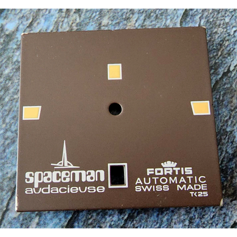 Nos หน้าปัด Fortis spaceman dial.