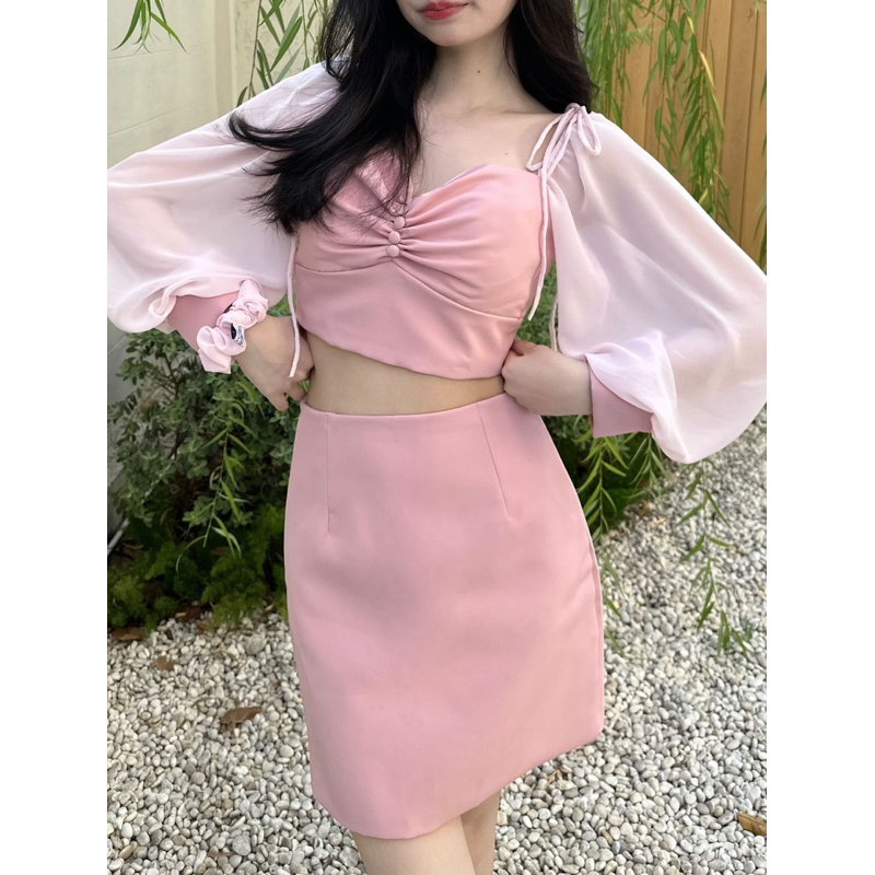 🌷Laura -Pink Peach 👛🌸💕(เสื้อมีฟองน้ำหน้าอก กับกระโปรงเอวสูง ค่ะ)🫶🏻 LR-PINK PEACH
