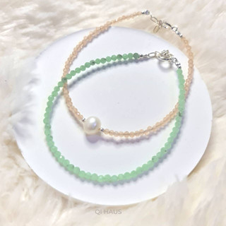 QIHAUS - กำไลข้อมือหิน ซันสโตนมีมุก x หยก Sunstone w. Pearl x Jade Bracelets/ กำไลมินิมอล