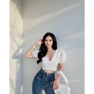 📌พร้อมส่ง📌 New Snowie crop top ครอปผ้าลูกไม้ ดีเทลด้านหลังสุดปัง