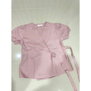 เสื้อทำงาน แขนสั้น แบบป้าย อก36-38 ปรับได้ตามตัว #ของใหม่