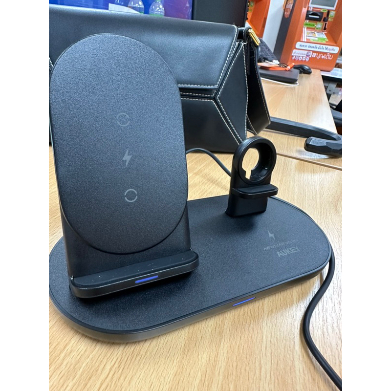 AUKEY LC-A3 แท่นชาร์จไร้สายสำหรับไอโฟน 20W Wireless Charged Station Stand รุ่น LC-A3