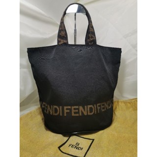 กระเป๋าถือทรงถัง Fendi