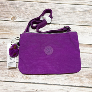 Kipling ของแท้ กระเป๋ารุ่น Mikki 1 ซิบ มี 3 ช่องนะคะ ใส่มือถือได้ พร้อมส่ง