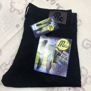 M-C- jeans เป็นทรงขาเดฟ ผ้ายืด - ทรงขาเดฟผ้ายืดรัดรูป ใส่สบาย มี 3 สีให้เลือก สียีนส์ สีดำมิดไนท์ สีดำ Super Black