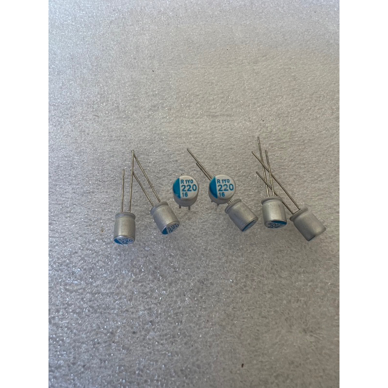 คาปาซิเตอร์  220UF 16V  220UF 16V  C220UF 16V ขนาด6x7mm.แถบสีฟ้าใหม่แกะกล่อง C220UF 16V (10ชิ้น) 220