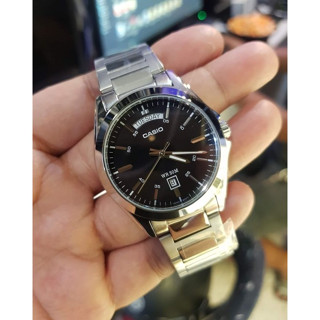 นาฬิกา Casio Standard รุ่น MTP-1370D-1A1 นาฬิกาผู้ชาย สายแสตนเลส สีเงิน หน้าปัดดำ -มั่นใจ ของแท้ 100% รับประกันสินค้า1ปี