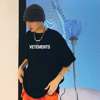 เสื้อยืดแขนสั้นผ้าฝ้ายพิมพ์ลายทาง Vetements สําหรับผู้ชาย