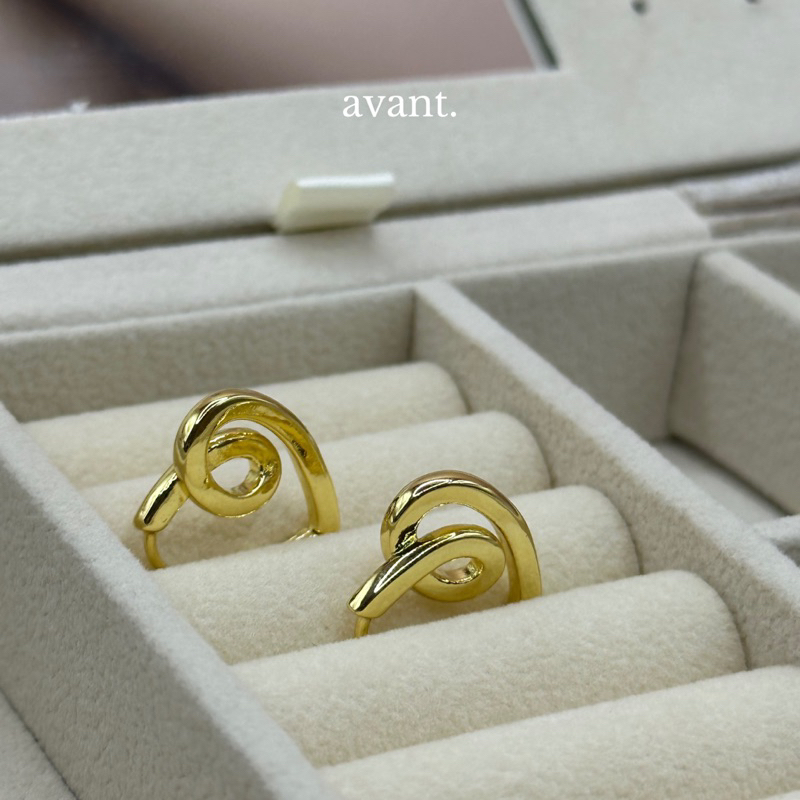avantgarde.bkk Love eternally hoop earrings (brass+18K) รูปที่ 8