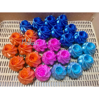 เหรียญโปรยทาน ดอกกุหลาบแย้ม🌷 ติดใบสีเขียว (ตัวเปล่า)