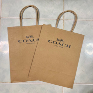 ถุงกระดาษ coach แท้ 💯 ของใหม่ 8x10 นิ้ว