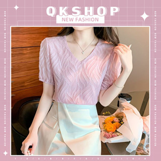 QKshop เสื้อแฟชั่นผู้หญิงคอวี เสื้อคอวีแขนตุ๊กตาผู้หญิงมาใหม่💞ใส่แล้วปังแน่นอนจ่ะ มี4สีให้เลือกด้วยนะ มันจีย์💫