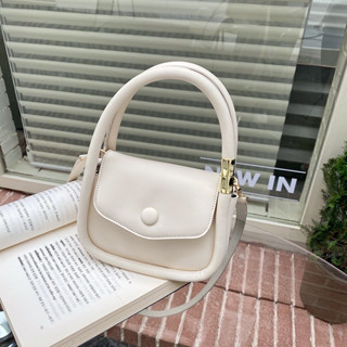 ส่งต่อ | กระเป๋า Sandy Mini Handbag สีขาวครีม 👜