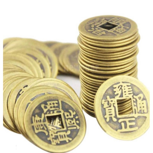 เหรียญจีนโบราณ (กู่เฉียน) เป็นสัญญาลักษณ์แสดงถึงความมั่งคั่งร่ำรวย มีเงินมีทองมากมาย