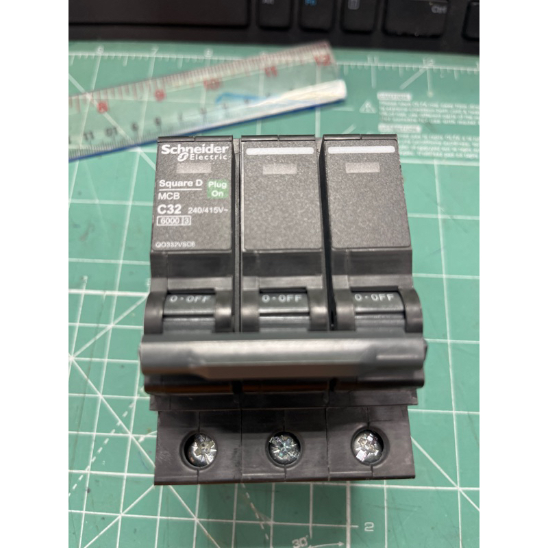 Square D Schneider QO332VSC6T เซอร์กิตเบรกเกอร์ลูกย่อย 3P 32A 6kA