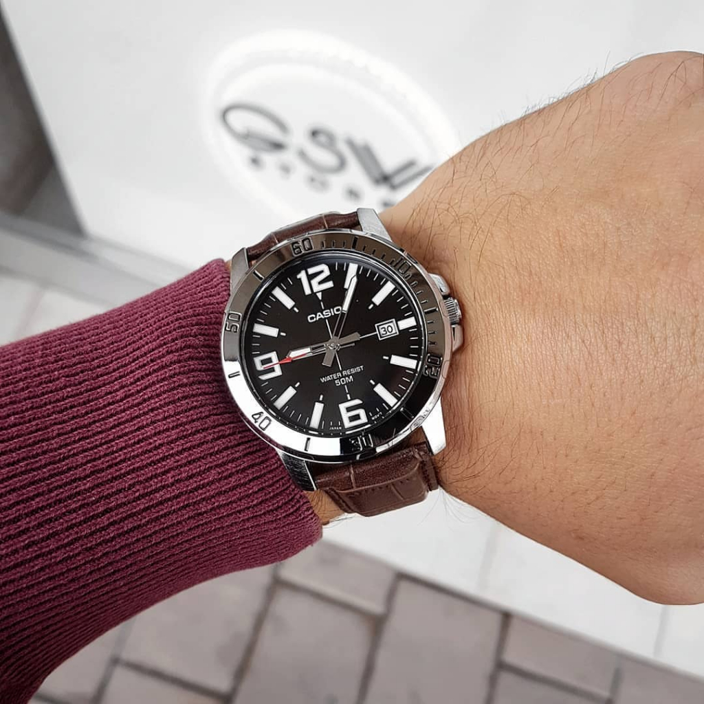 นาฬิกาCasio แท้ รุ่น MTP-VD01L-1B  นาฬิกาข้อมือผู้ชายสายหนังสีน้ำตาล หน้าปัดดำ- ของแท้ 100% รับประกันสินค้า 1 ปี