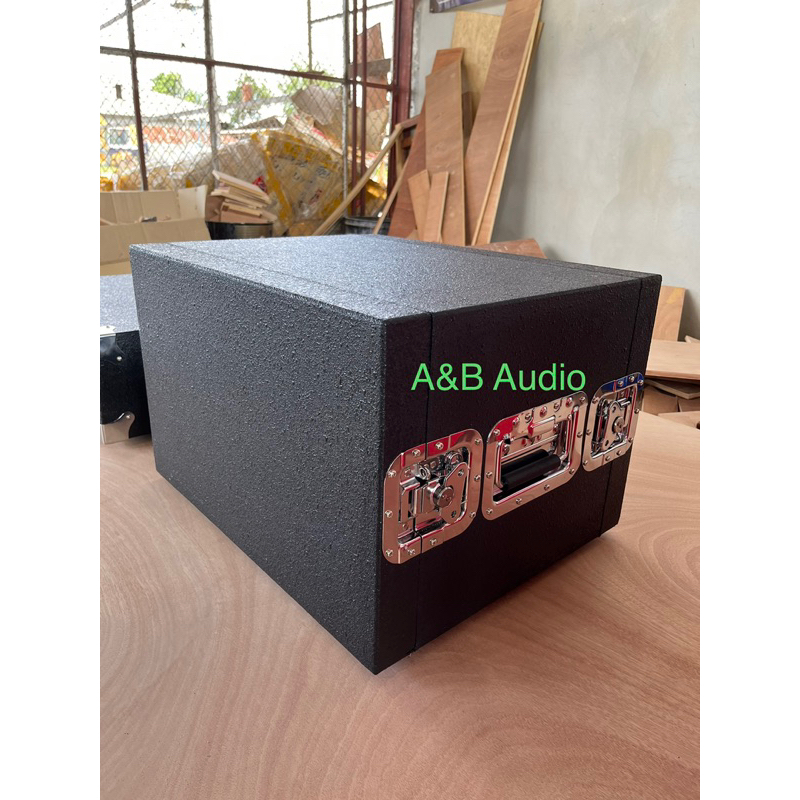 แร็คไม้มีฝา ขนาด6uลึก12นิ้ว รางยึดอุปกรณ์พร้อมน็อตยึด