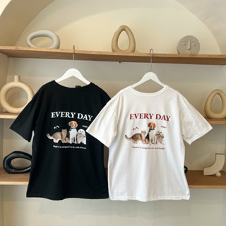 "Every day"🐕⚪️⚫️ เสื้อยืดทรง oversize ผ้า cotton 100% ใส่นุ่มสบายมากก สกรีนระบบ dtf อย่างดีเลยน้า🌟 Size : อก 34-42 ยาว27