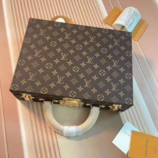 Louis Vuitton BOITE BIJOUX  limited addition งานดีที่สุดเทียบเเท้ เป้ะมากเป็นอีกรุ่นมีหน้าครอบครองที่สุด ทำจากหนังเเท้