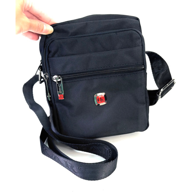Chinatown Leather กระเป๋าสะพายผ้า ผู้ชาย สีดำ แนวตั้ง ใส่ กระเป๋าเงิน แว่น พาสปอร์ต  ของจุกจิก มือถือใหญ่ DK